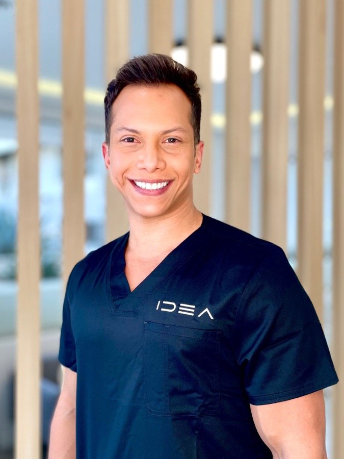 Dr. Jean Carlos Avariano, especialista en carillas y estética dental en Madrid