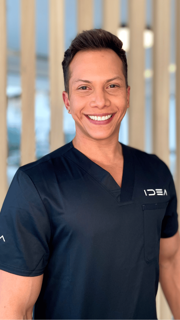 Dr. Jean Carlos Avariano, especialista en estética dental y carillas de alta estética en Clínica IDEA, Retiro Madrid