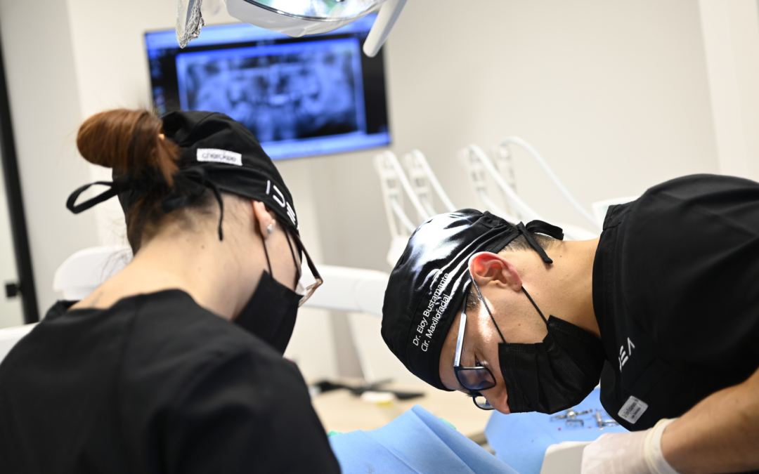 ¿Se pueden poner implantes dentales con poco hueso? Soluciones con dientes fijos inmediatos