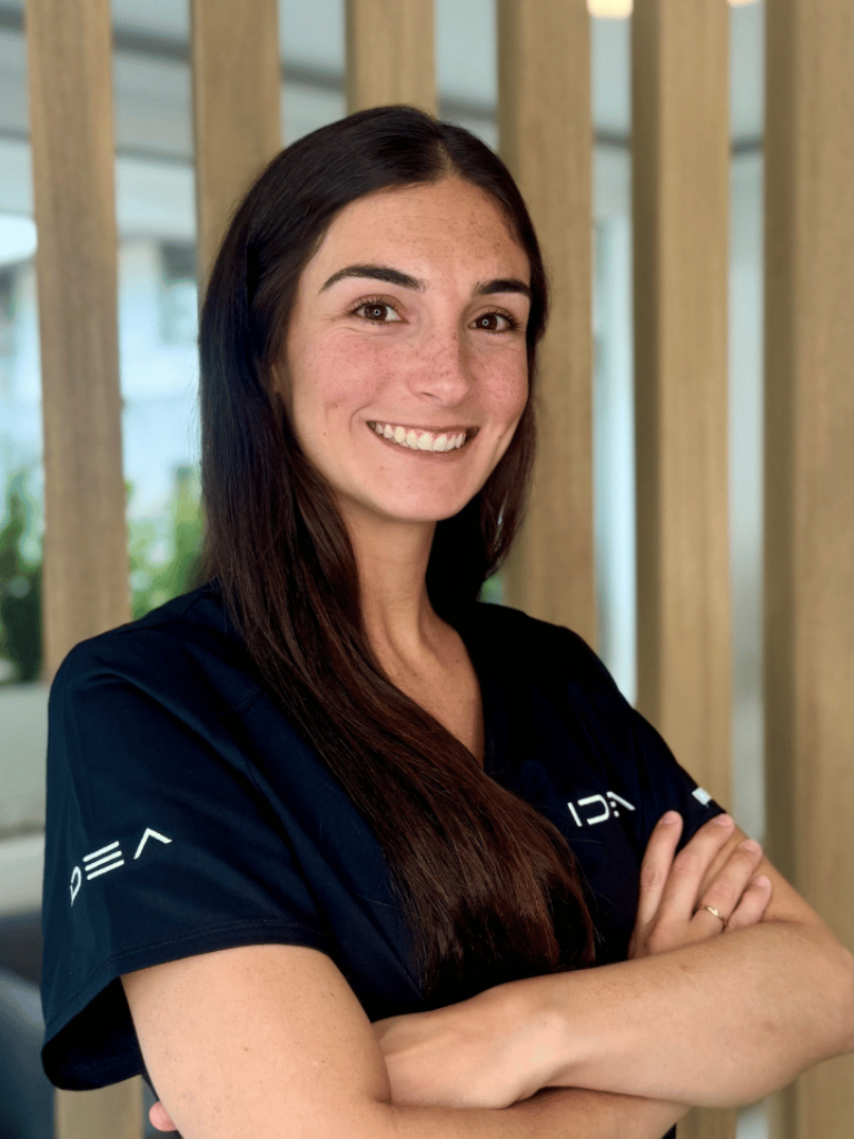 Retrato de Rocío Fernández de Caleya, odontóloga especializada en odontología digital y carga inmediata en Clínica Dental IDEA.